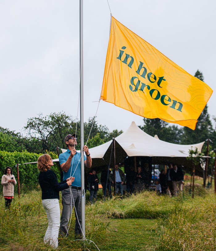 Hijsen vlag In het Groen